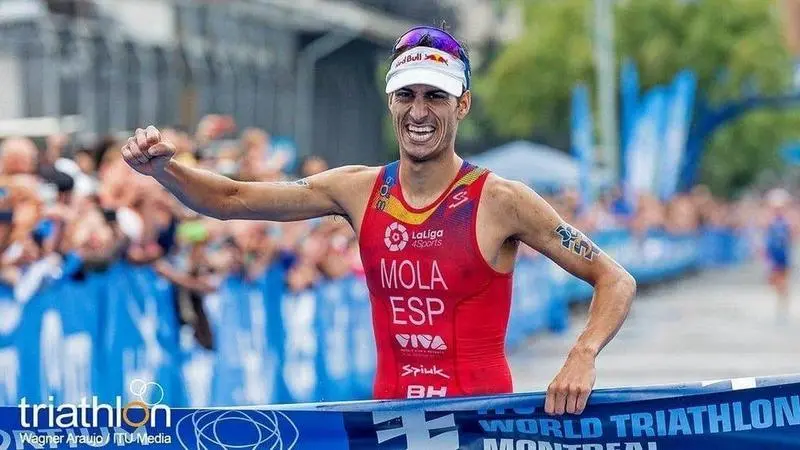El triatleta espa&ntilde;ol Mario Mola consigue su tercer t&iacute;tulo mundial consecutivo