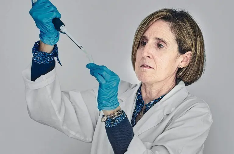  isabel-sola-es-importante-que-espana-tenga-sus-propias-vacunas-para-no-depender-del-exterior-como-sucedio-en-marzo-y-abril-con-respiradores-y-mascarillas-2-768x506 