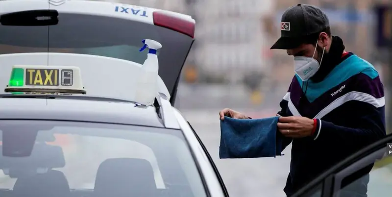  Taxista durante el estado de alarma. Imagen de archivo 