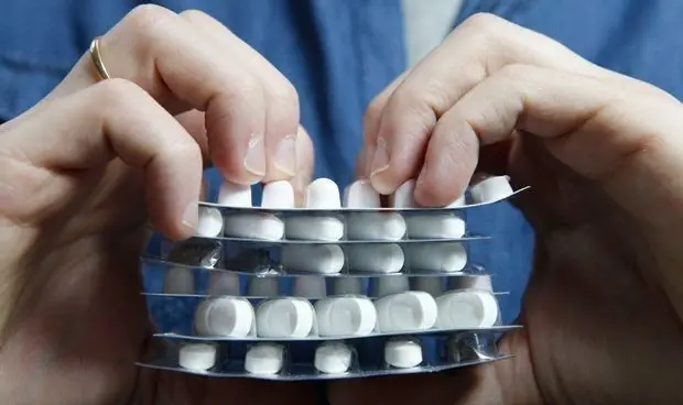  Medicamentos - CBN imagen de archivo 