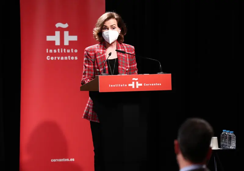  La vicepresidenta primera y ministra de la Presidencia, Relaciones con las Cortes y Memoria Democr&aacute;tica, Carmen Calvo interviene en la jornada 'Los retos de la democracia hoy'. - Moncloa 