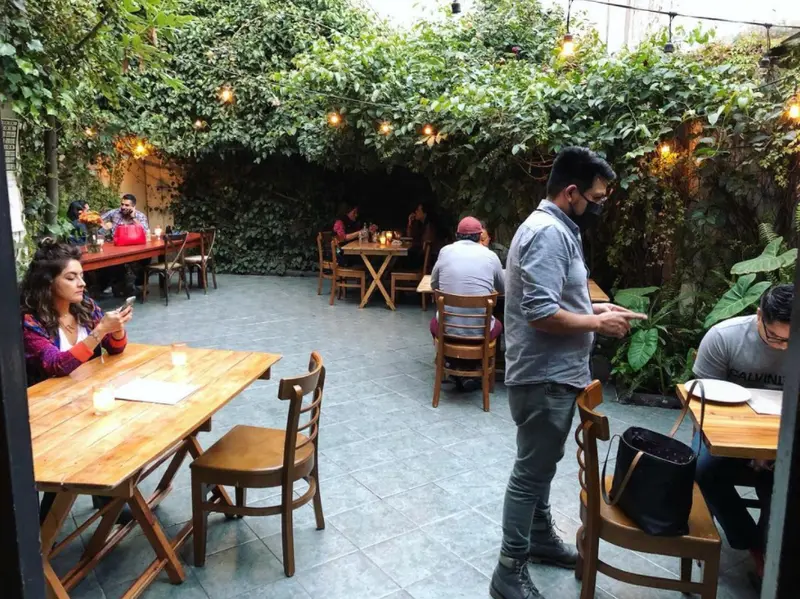 Imagen de la terraza de Pizzer&iacute;a Local. INSTAGRAM @pizza_local