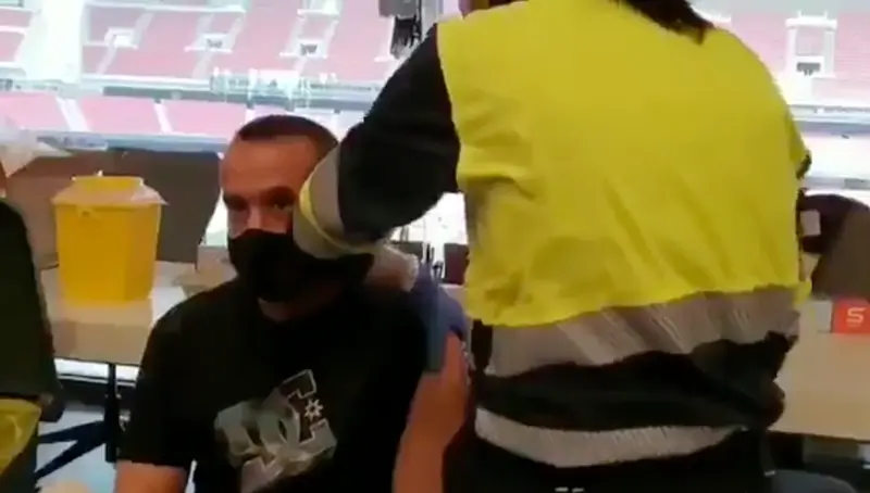  Vacunaci&oacute;n en el Wanda. @sherlockholmix 