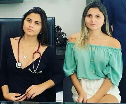  Sofia y Mayla Phoebe despu&eacute;s de la operaci&oacute;n. INSTAGRAM 