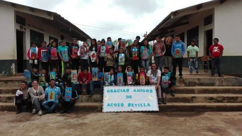  Necesitados dando gracias a Acoes Sevilla 