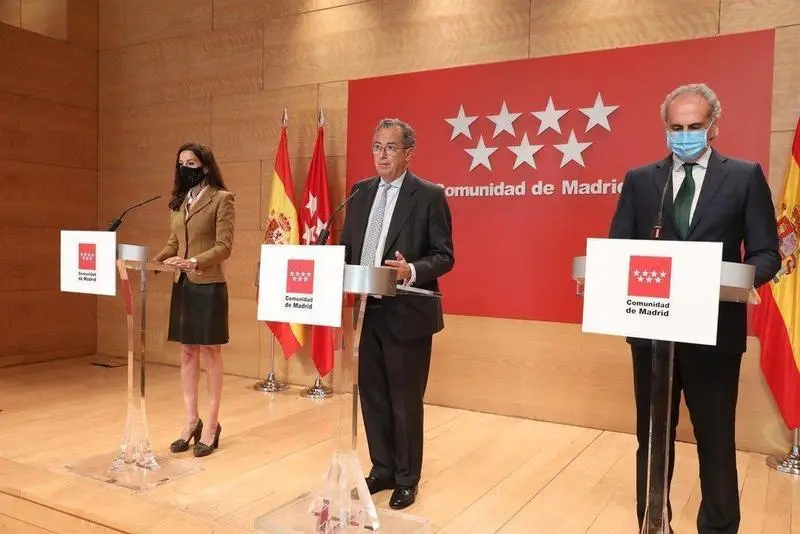 La consejera de Presidencia, Eugenia Carballedo, el consejero de Educaci&oacute;n y Juventud y portavoz del Gobierno de la Comunidad de Madrid, Enrique Ossorio y el consejero de Sanidad, Enrique Ruiz Escudero