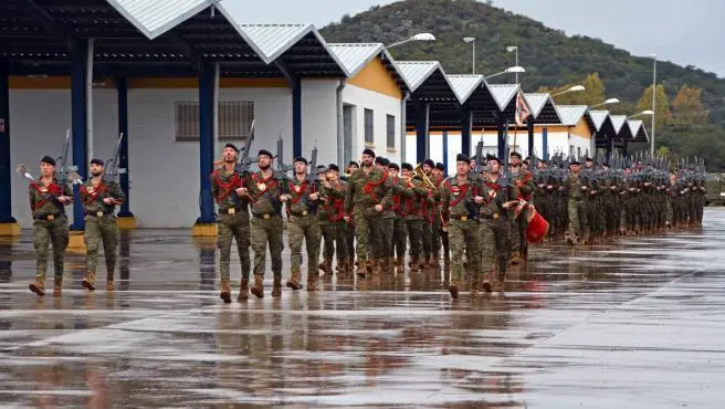  Parada militar en la base de Cerro Muriano (C&oacute;rdoba) para despedir al contingente de la BRI X que se marcha a Letonia. 