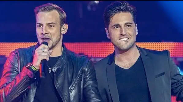  David Bustamante y &Agrave;lex Casademunt en Instagram: @davidbusta 