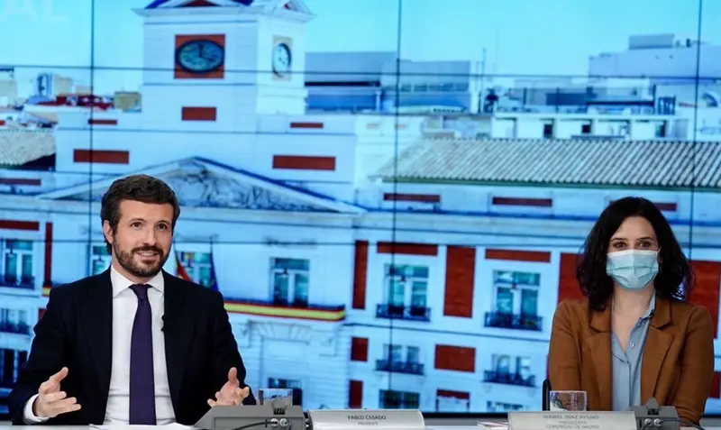  El l&iacute;der del PP, Pablo Casado, y la presidenta de la Comunidad de Madrid, Isabel D&iacute;az Ayuso, en la reuni&oacute;n de la Junta Directiva Nacional del PP. En Madrid, a 23 de marzo de 2021. - DAVID MUDARRA (PP) 