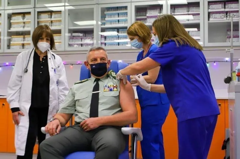  Los JEMAD y Jefes militares de pa&iacute;ses occidentales ya est&aacute;n siendo vacunados. // Twitter 