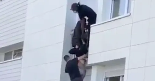  Im&aacute;genes del incendio, v&iacute;a Twitter: @FourneLaurentOf 