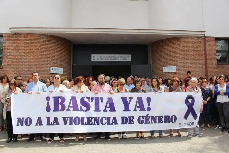  Minuto_de_silencio_por_las_&uacute;ltimas_v&iacute;ctimas_de_violencia_machista_(04) 