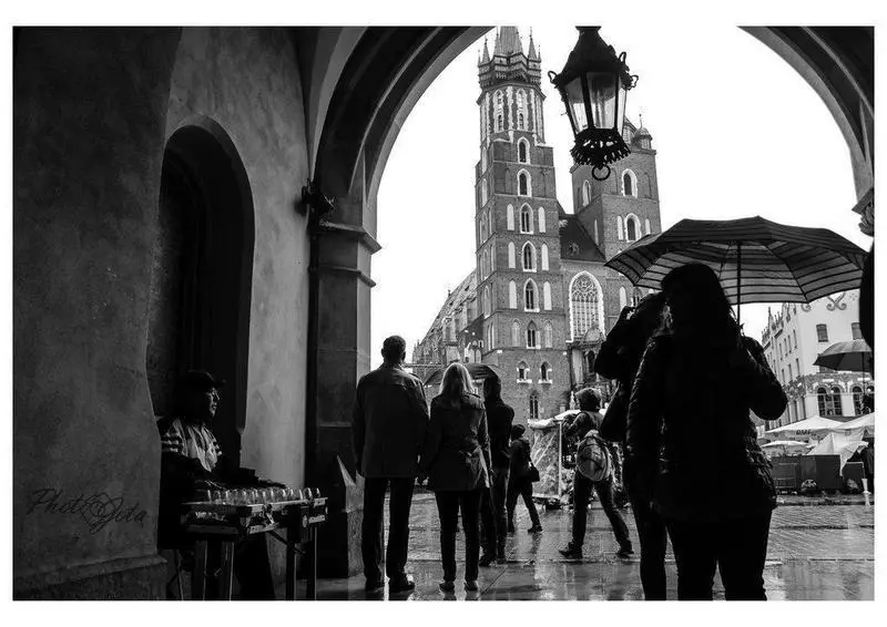 Cracovia en un d&iacute;a de lluvia. Foto por PhotoJota