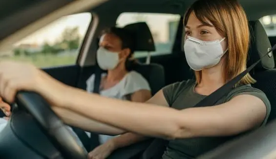  Pasajeros con mascarilla en el coche, imagen de Twitter: @ctiformacion 