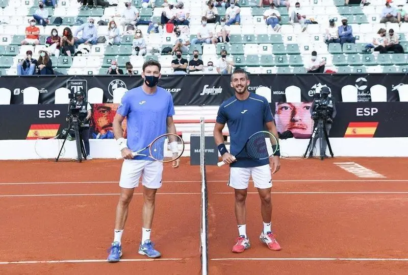  Foto del comienzo del partido entre Pablo Carre&ntilde;o y Mario Vilella 