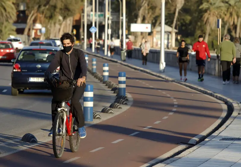  Un grupo de personas practican deportes al aire libre - &Aacute;lex Zea - Europa Press - Archivo 