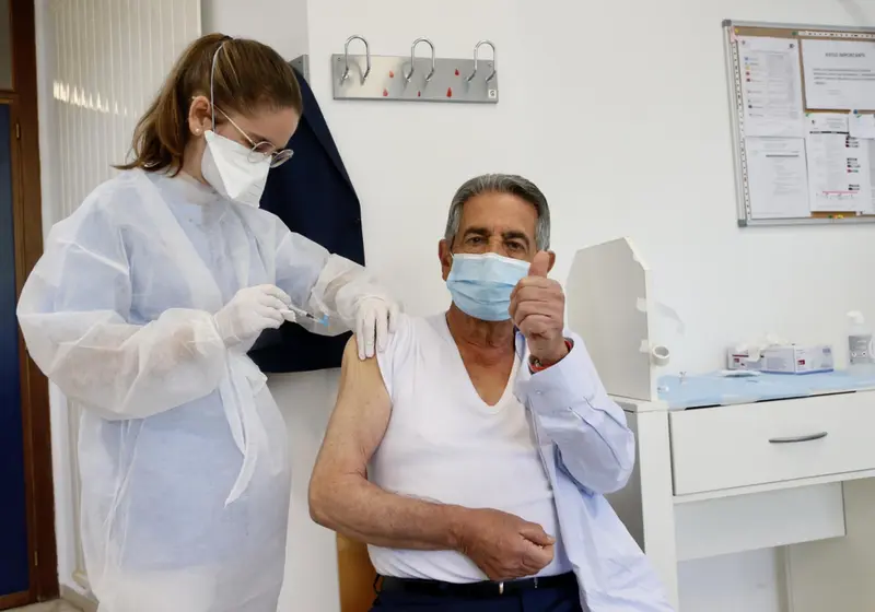  Miguel &Aacute;ngel Revilla vacuna 