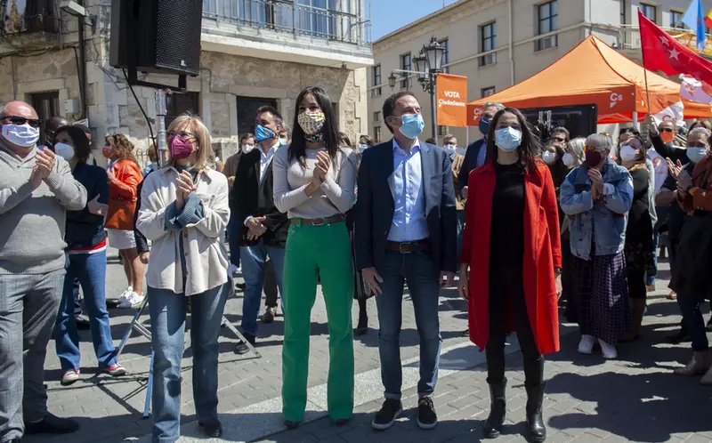  La alcaldesa de El Molar, Yolanda Sanz; la vicealcaldesa de Madrid, Bego&ntilde;a Villac&iacute;s; el candidato de Ciudadanos a la Presidencia de la Comunidad de Madrid, Edmundo Bal, y la presidenta del partido, In&eacute;s Arrimadas, en un mitin en El Molar (Madrid). - Alberto Ortega - Europa Press 
