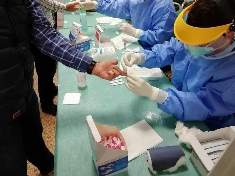  Realizaci&oacute;n de test r&aacute;pidos (Imagen de Archivo) 