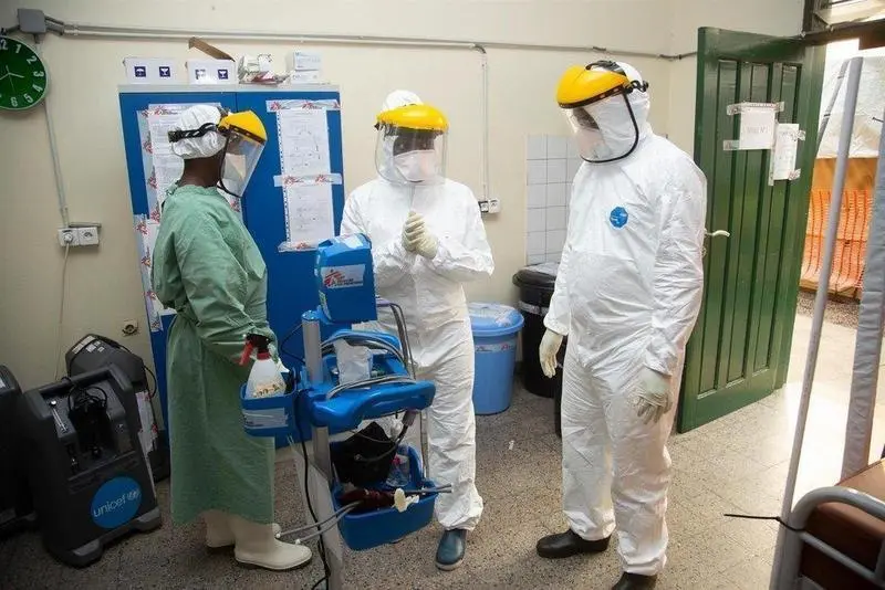  Archivo - Investigadores de ANTICOV, el mayor estudio cl&iacute;nico de Covid-19 leve en &Aacute;frica, en el Hopital Saint Joseph en la Rep&uacute;blica Democr&aacute;tica del Congo, una de las sedes del estudio 