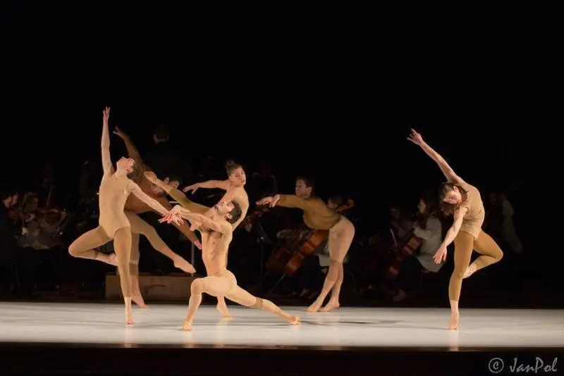  Archivo - Escena de un espect&aacute;uclo de la compa&ntilde;&iacute;a de danza Dantzaz - JANPOL 