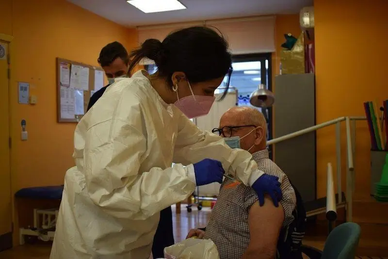  Vacunaci&oacute;n en residencia. Twitter 