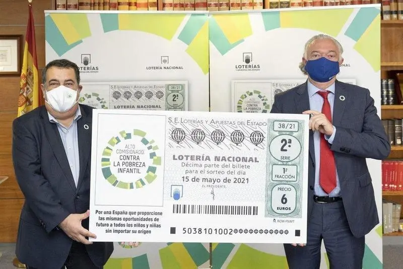  El Alto Comisionado Contra La Pobreza Infantil, Ernesto Gasco, Y El Presidente De Loter&iacute;as Y Apuestas Del Estado (SELAE), Jes&uacute;s Huerta, Han Presentado Este Jueves El D&eacute;cimo De Loter&iacute;a Nacional Dedicado A La Lucha Contra La Pobreza Infantil. - SELAE 
