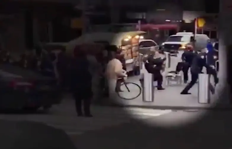  Imagen del tiroteo, sacada de Twitter: @NYPDDCPI 