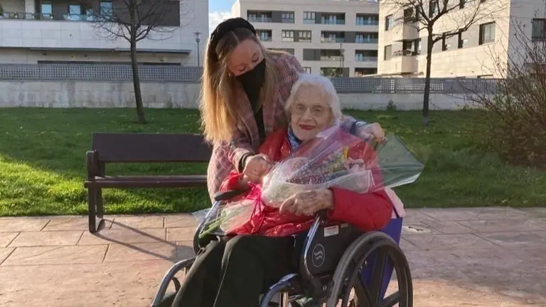  Cortijo y Cristina - Logro&ntilde;o Adopa un Abuelo 