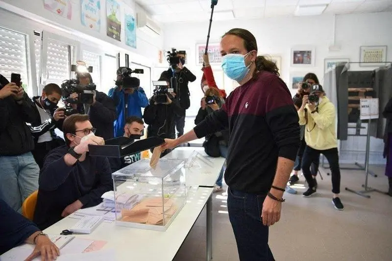  Pablo Iglesias ejerciendo su voto en las elecciones del 4M. Twitter 