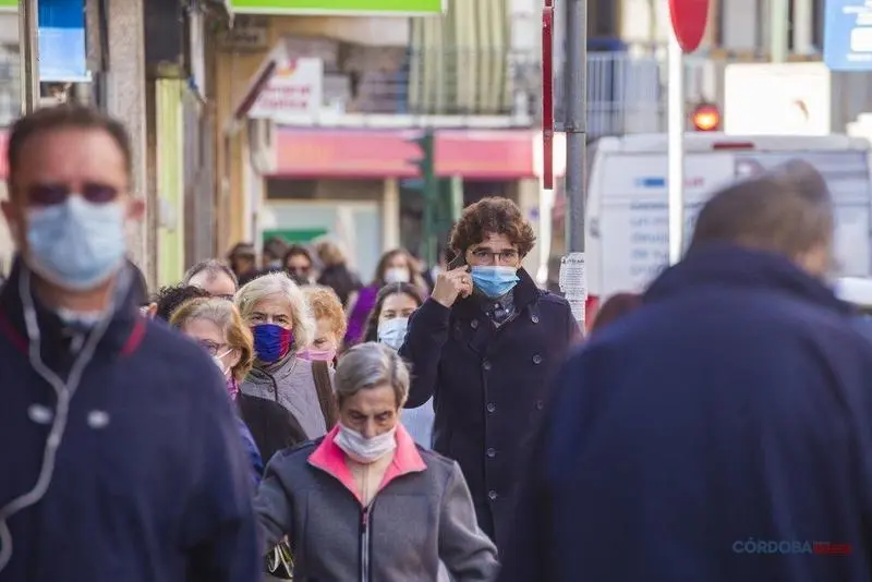  Multitud con mascarilla - José León. 