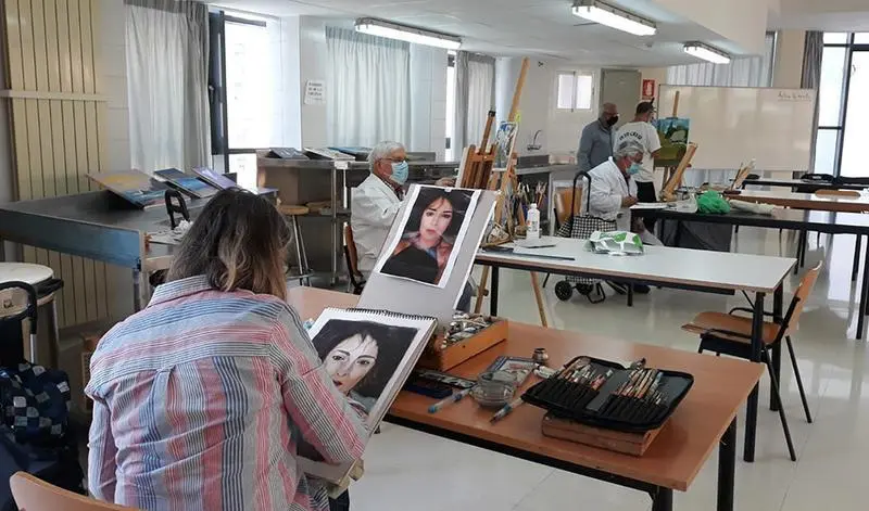  Nunca es tarde para iniciarse o perfeccionar la t&eacute;cnica en artes pl&aacute;sticas 