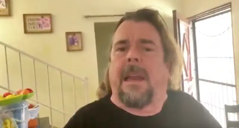  Juan Mu&ntilde;oz, quej&aacute;ndose de la gesti&oacute;n de las vacunas en Europa, en su cuenta de Twitter: @CruzyrayaJuan 