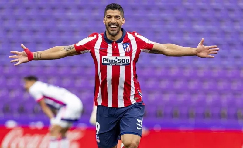  Luis Su&aacute;rez celebra el segundo gol del Atl&eacute;tico de Madrid ante el Real Valladolid - LALIGA 