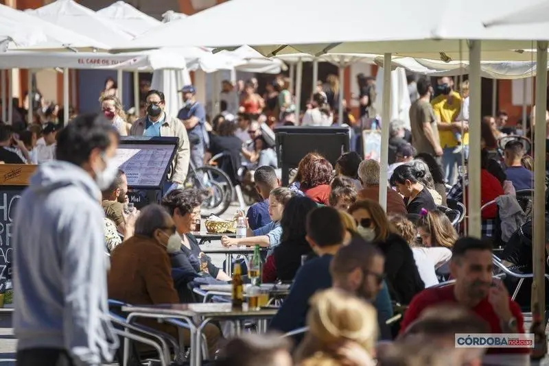  Terrazas en La Corredera. / Jos&eacute; Le&oacute;n. 