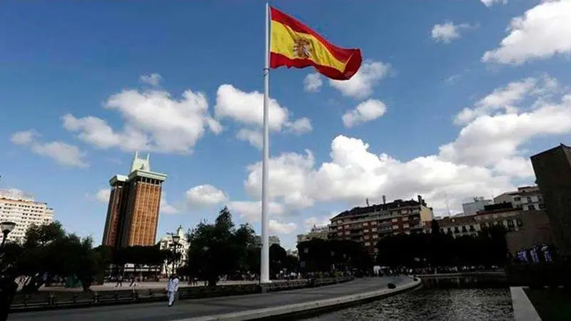  Izado Bandera Col&oacute;n | Telemadrid 