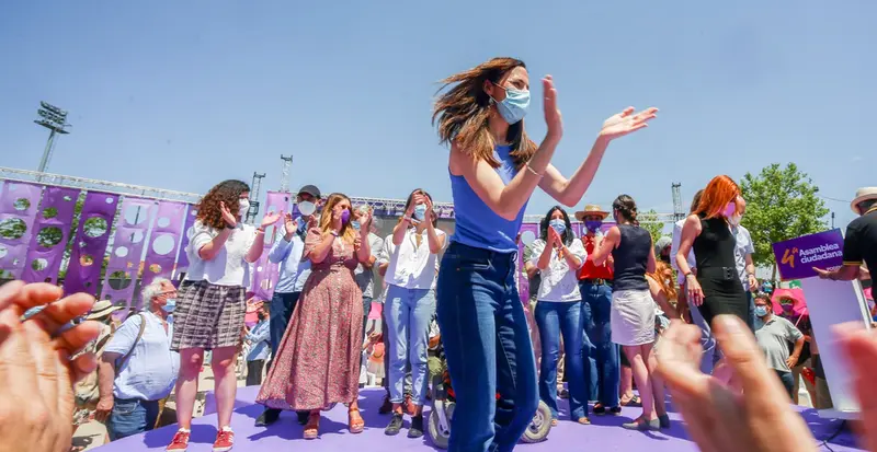  La nueva l&iacute;der de Podemos, Ione Belarra, aplaude tras ser elegida como secretaria general del partido con el 89% de los votos con su candidatura `Crecer, en la IV Asamblea Ciudadana Estatal de Podemos, a 13 de junio de 2021, en el Auditorio Parque de Luc - Ricardo Rubio - Europa Press 