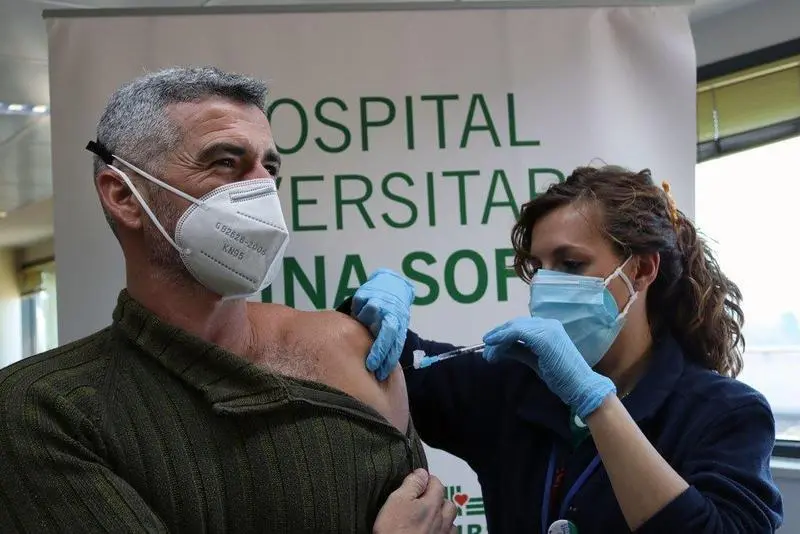  Profesional sanitario vacunado en el Hospital Universitario Reina Sof&iacute;a 