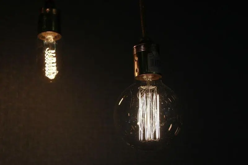  Archivo - Varias bombillas encedidas. - EUROPA PRESS - Archivo 