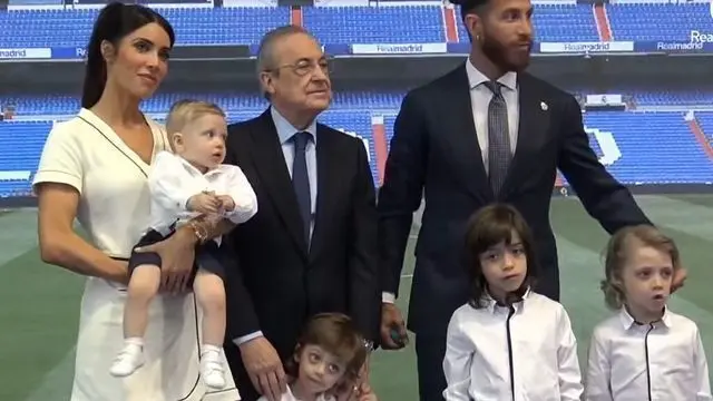  Sergio Ramos, junto a Florentino P&eacute;rez y su familia. - Real Madrid TV 