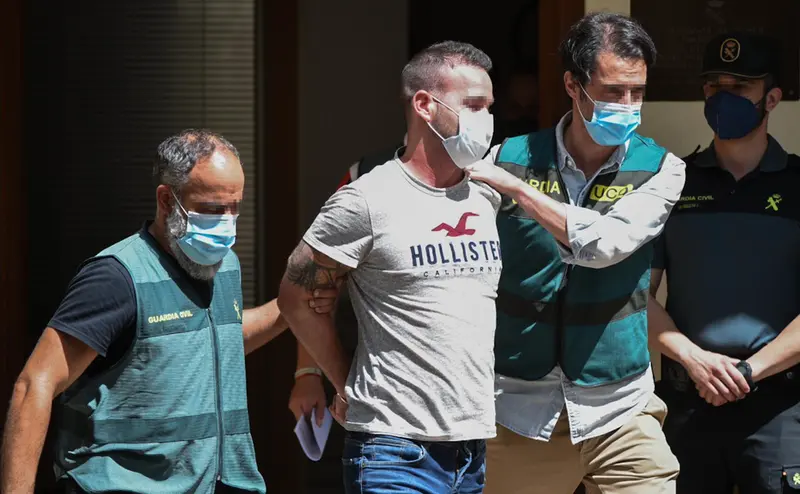  David S., detenido en relaci&oacute;n con la desaparici&oacute;n de la joven Wafaa, es escoltado por agentes de la Guardia Civil a su salida del cuartel Carcaixent, de 17 de junio de 2021, en Carcaixent, Valencia, Comunidad Valenciana (Espa&ntilde;a). - Jorge Gil - Europa Press 