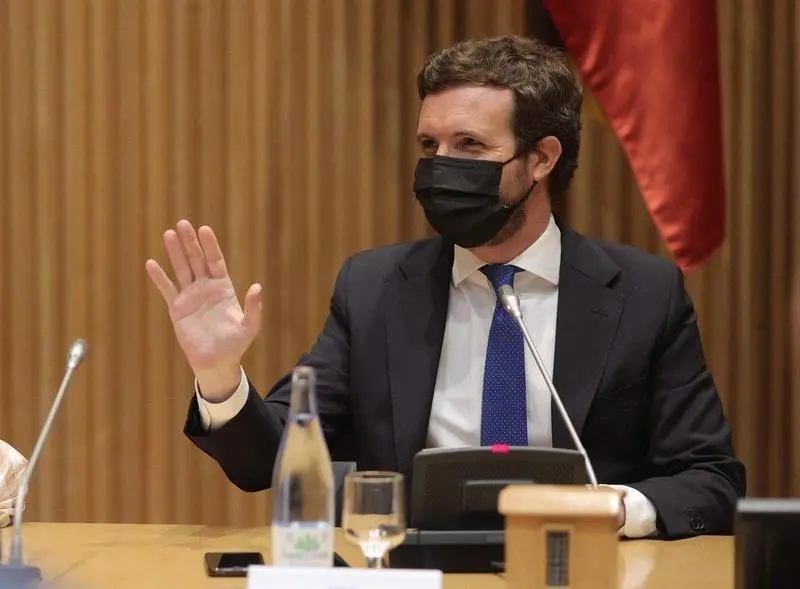  El presidente de PP, Pablo Casado, preside la reuni&oacute;n de la plenaria conjunta de los grupos parlamentarios de la formaci&oacute;n en el Congreso de los Diputados y del Senado, en la Sala Ernest Lluch del Congreso de los Diputados, a 21 de junio de 2021. - EUROPA PRESS 