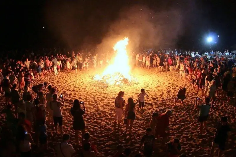  Hoguera de la Noche de San Juan en Guardamar del Segura, Alicante - Facebook - Guardamar Turisme 