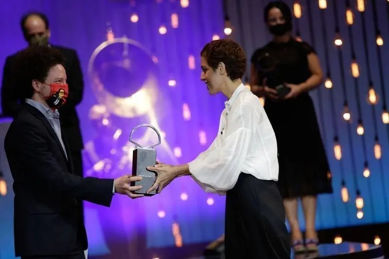  Dea Kulumbegashvili, directora premiada en el Festival de San Sebasti&aacute;n - Facebook - Donostia Zinemaldia 