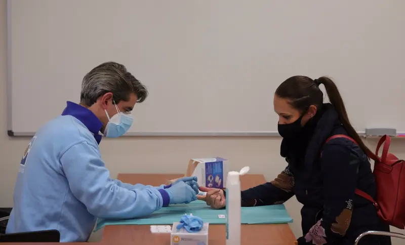  Archivo - Sevilla.-Cvirus.-La US registra 23 casos positivos por Covid en la &uacute;ltima semana, uno m&aacute;s que en la anterior - MAR&Iacute;A JOS&Eacute; L&Oacute;PEZ/ EP - Archivo 