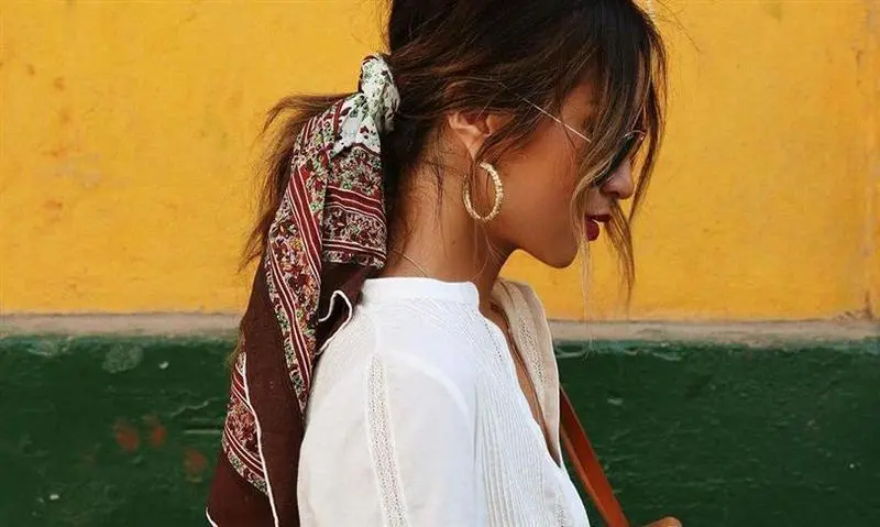  sincerely-jules-con-panuelo_ad3cd2bb_812x486 