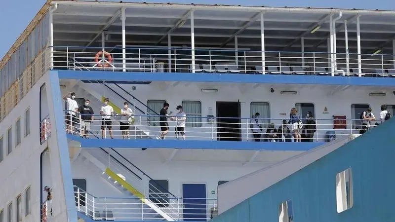  Llegada del barco con estudiantes. EP 