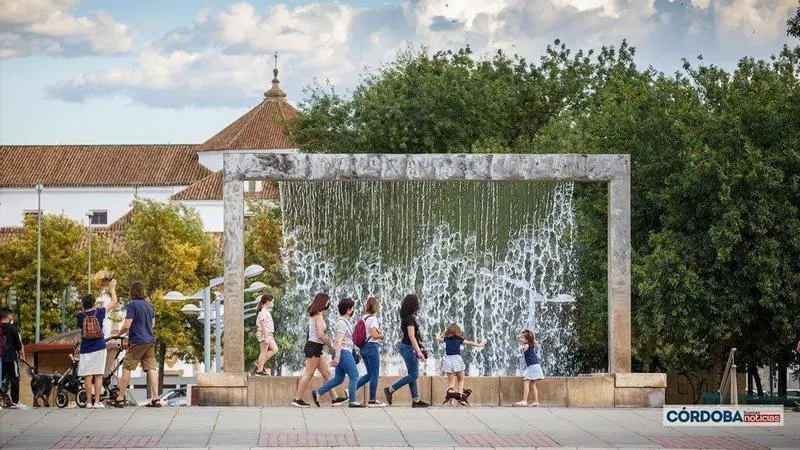  Gente paseando por Vial Norte. | Jos&eacute; Le&oacute;n. 