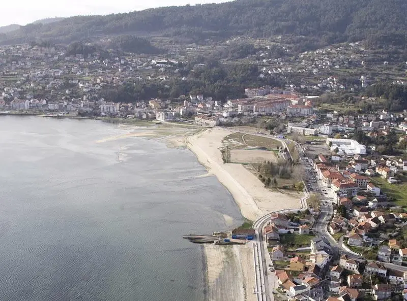  PLAYA A XUNQUEIRA EN MOA&Ntilde;A, PONTEVEDRA -
Turismo de Galicia. 