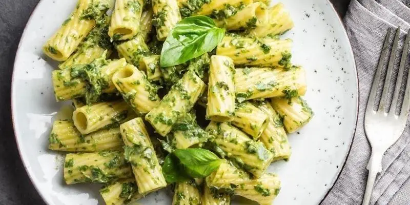 Pasta condimentada con pesto - Facebook - @Pastaheaven